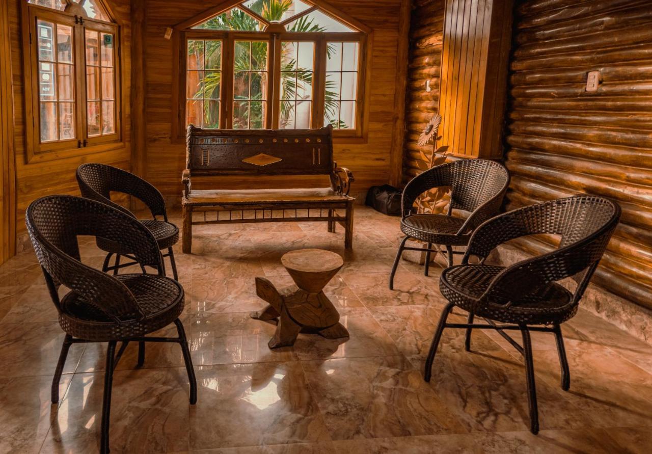 Hostal Poseidon Пуерто Кайо Екстериор снимка