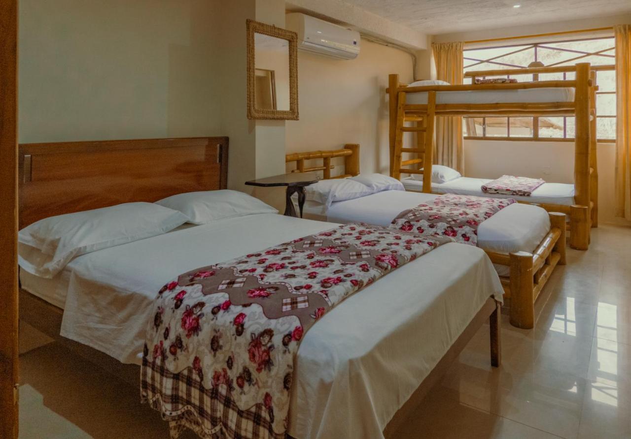 Hostal Poseidon Пуерто Кайо Екстериор снимка