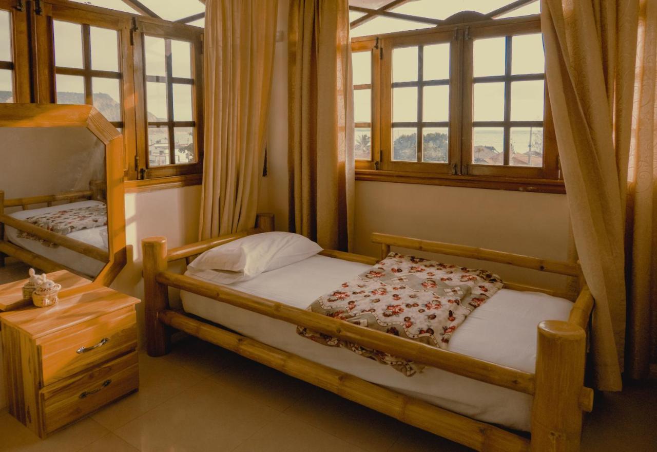 Hostal Poseidon Пуерто Кайо Екстериор снимка