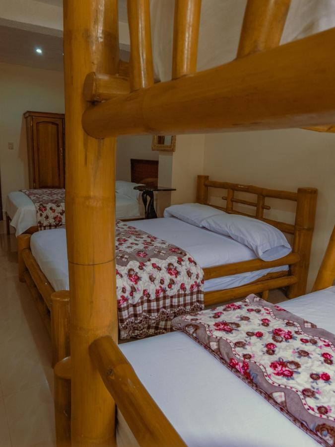 Hostal Poseidon Пуерто Кайо Екстериор снимка