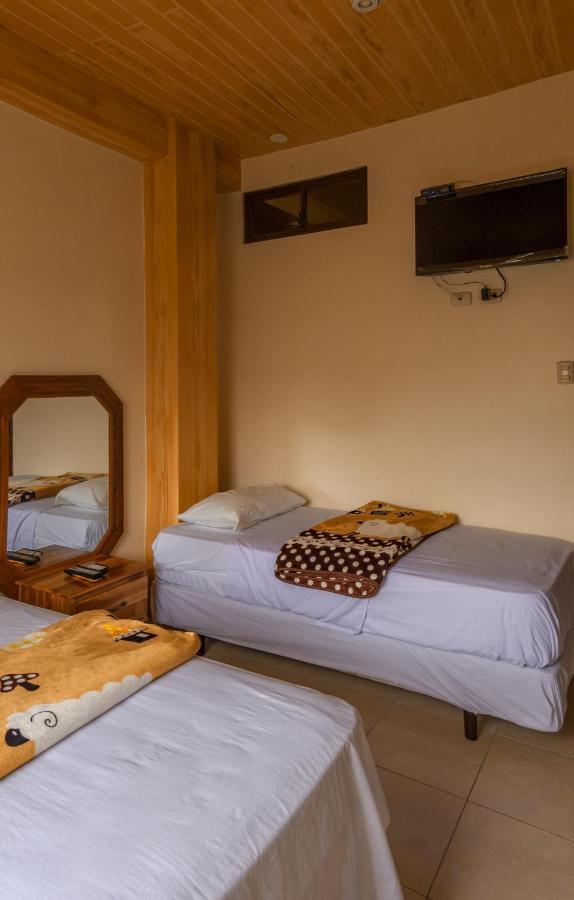 Hostal Poseidon Пуерто Кайо Екстериор снимка