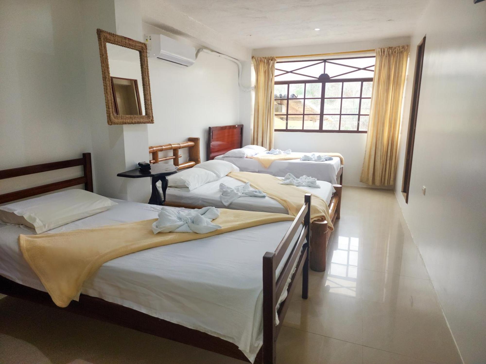 Hostal Poseidon Пуерто Кайо Екстериор снимка