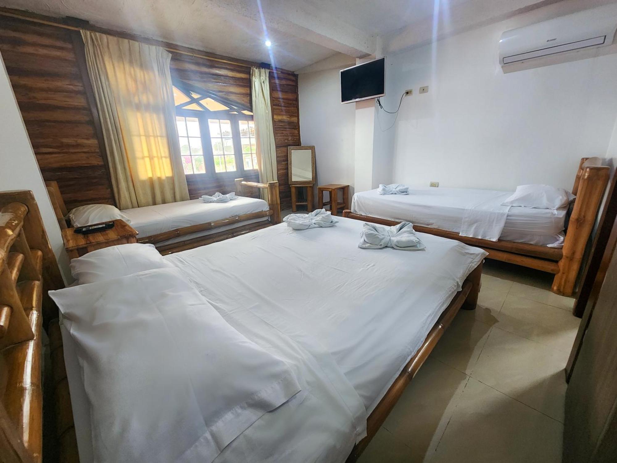 Hostal Poseidon Пуерто Кайо Екстериор снимка
