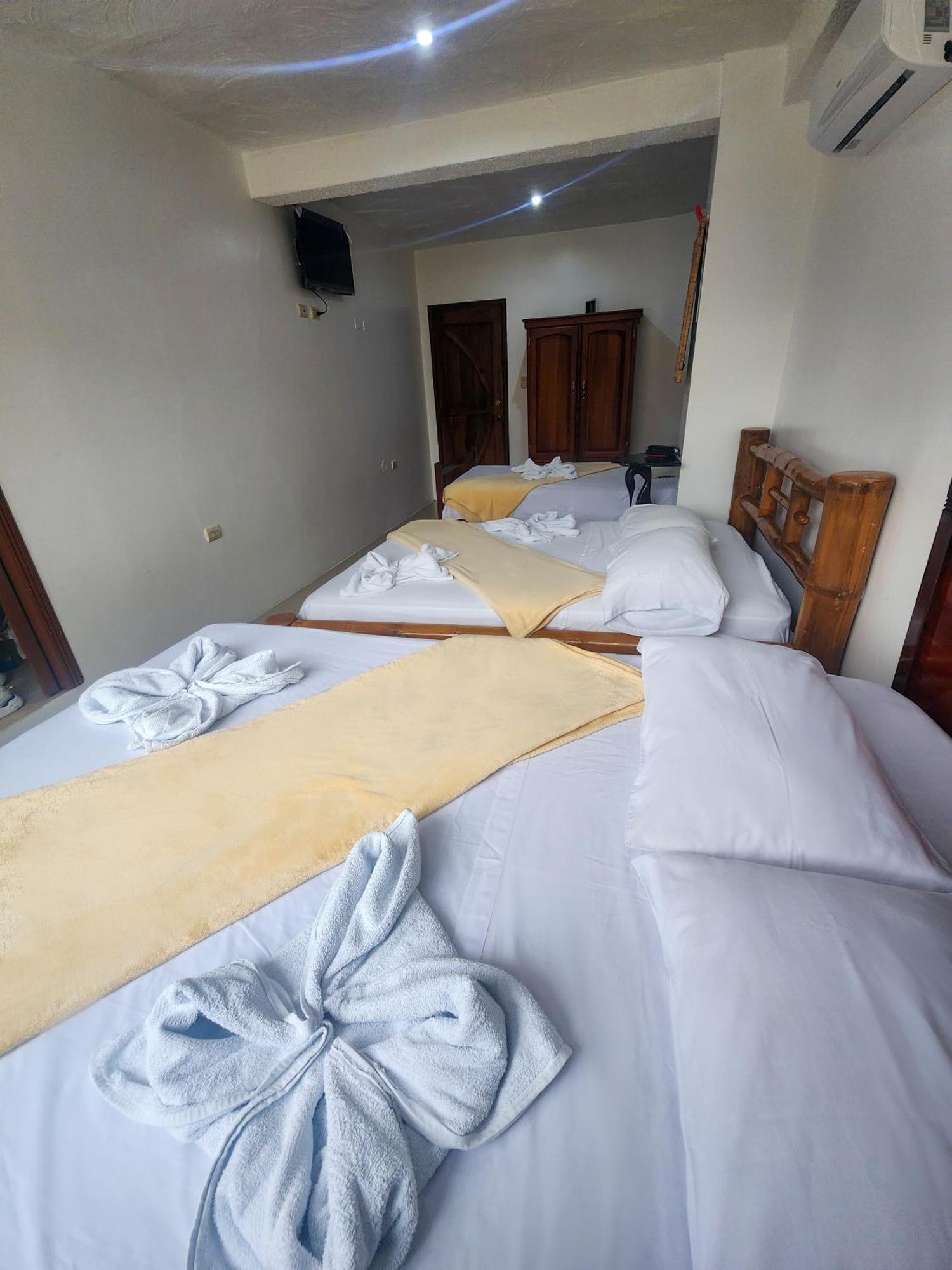 Hostal Poseidon Пуерто Кайо Екстериор снимка