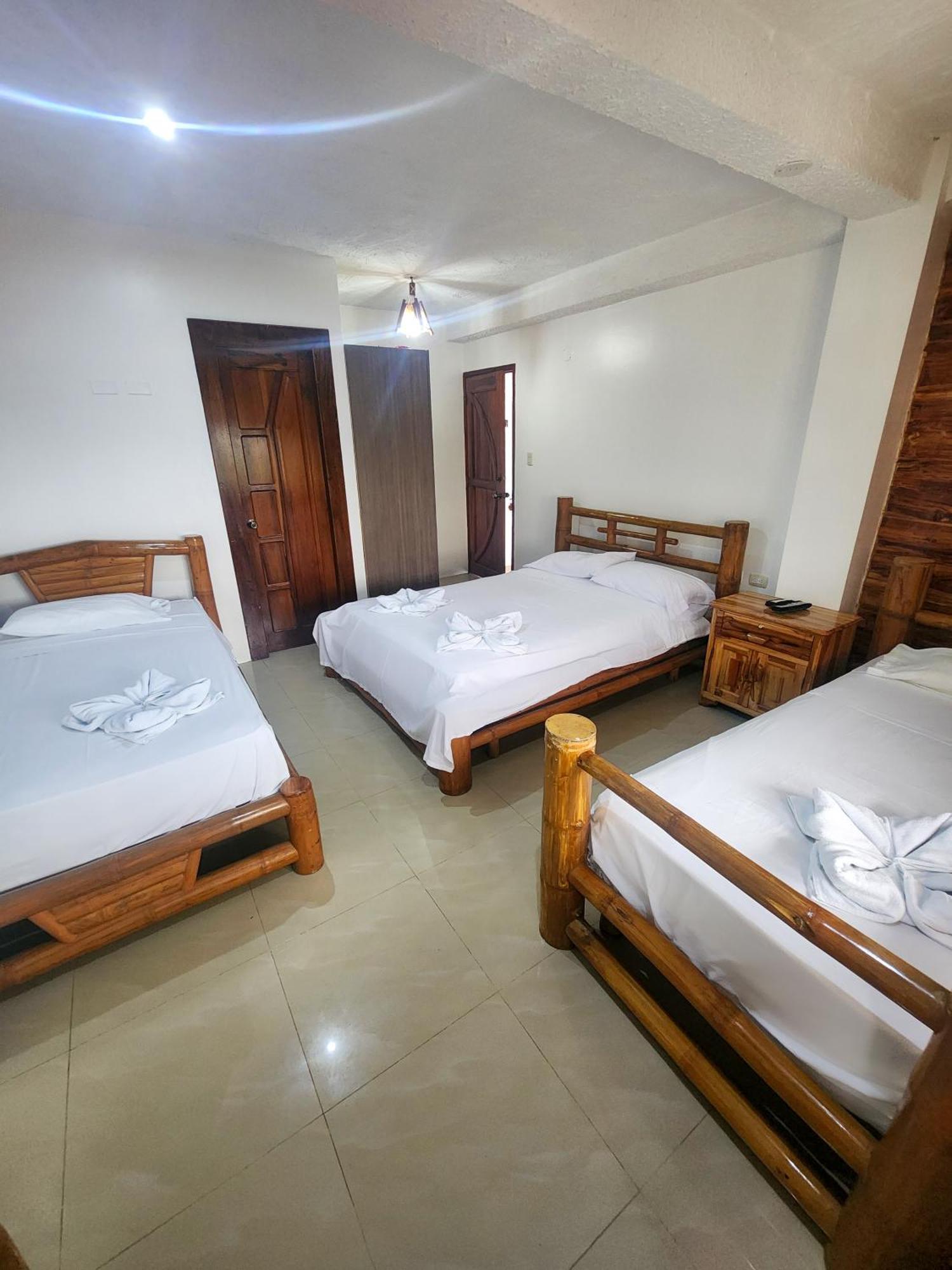 Hostal Poseidon Пуерто Кайо Екстериор снимка