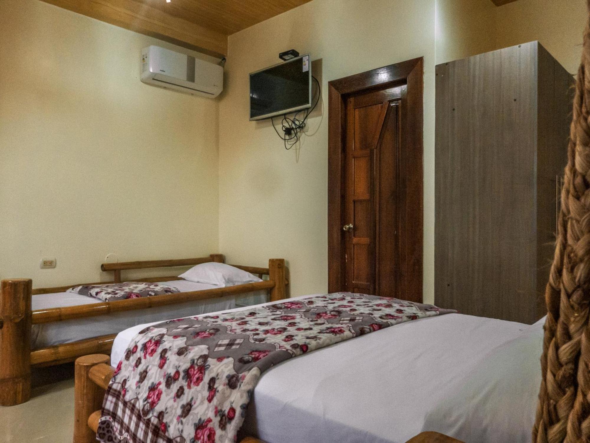 Hostal Poseidon Пуерто Кайо Екстериор снимка