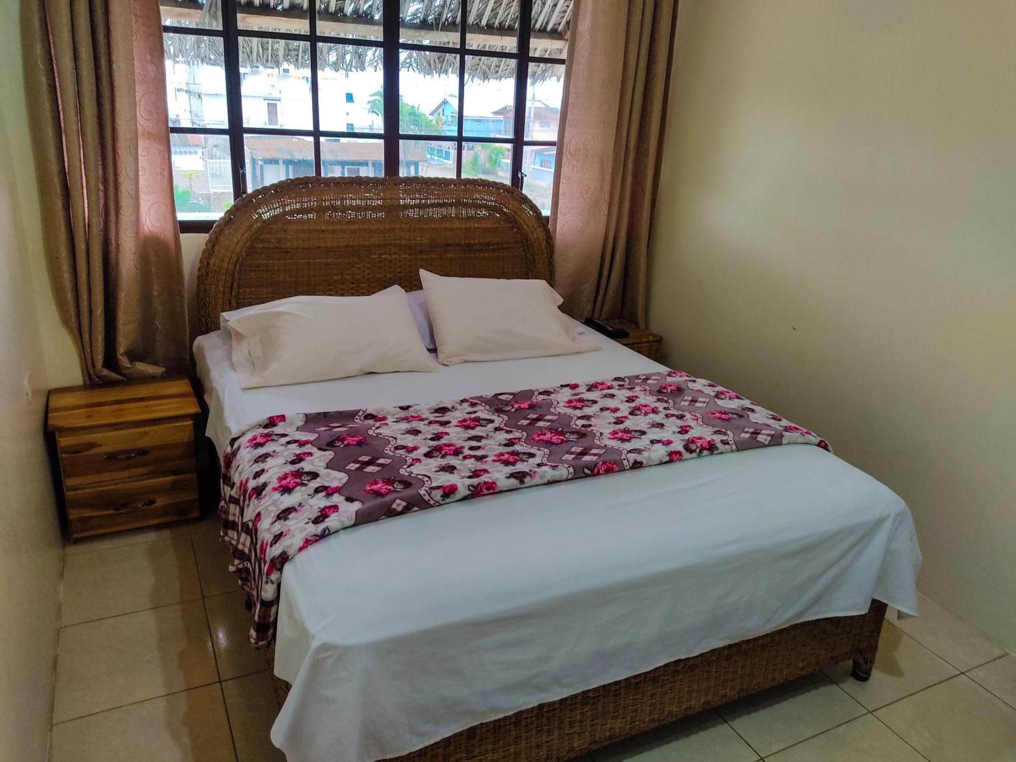 Hostal Poseidon Пуерто Кайо Екстериор снимка