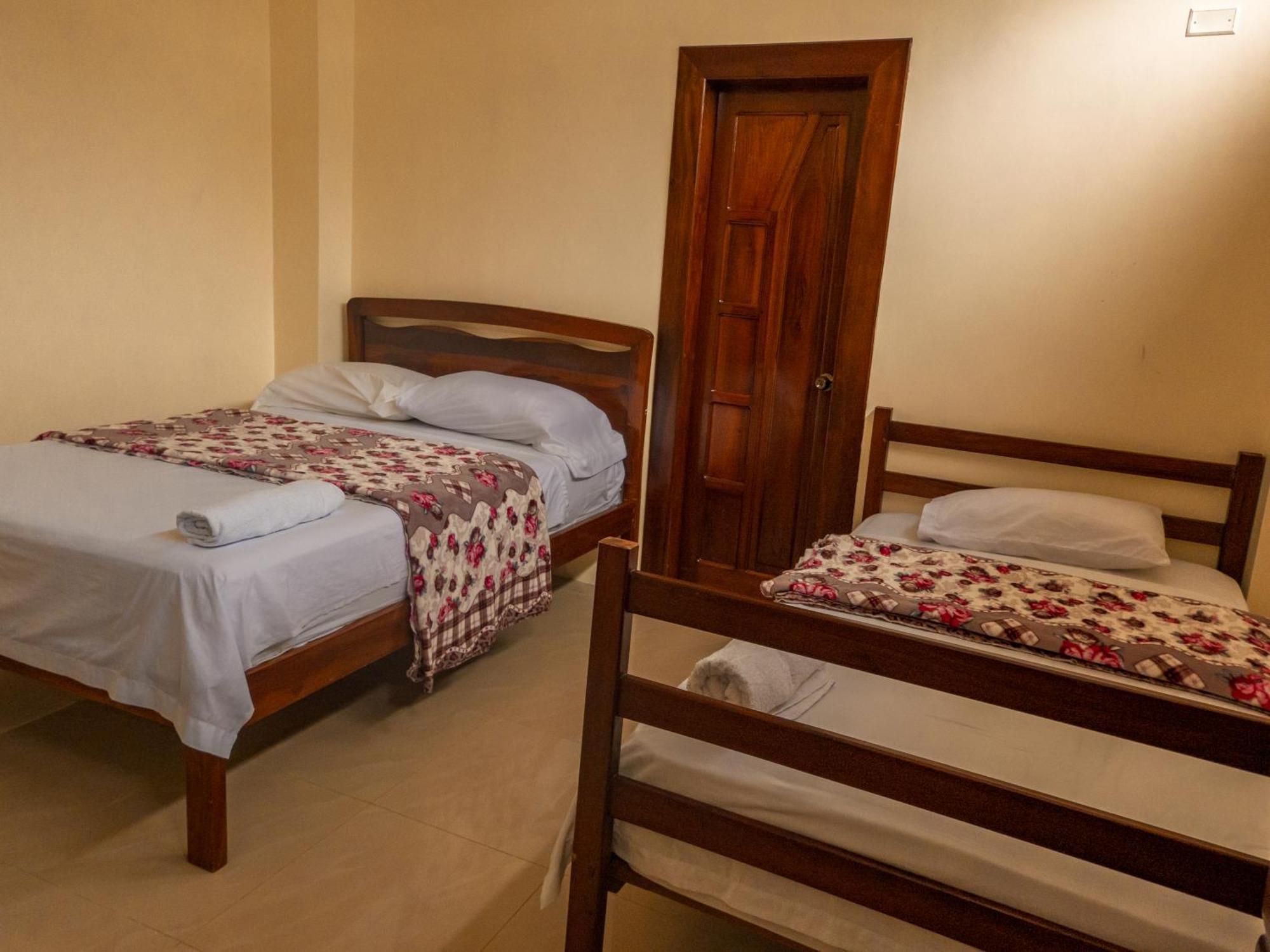 Hostal Poseidon Пуерто Кайо Екстериор снимка