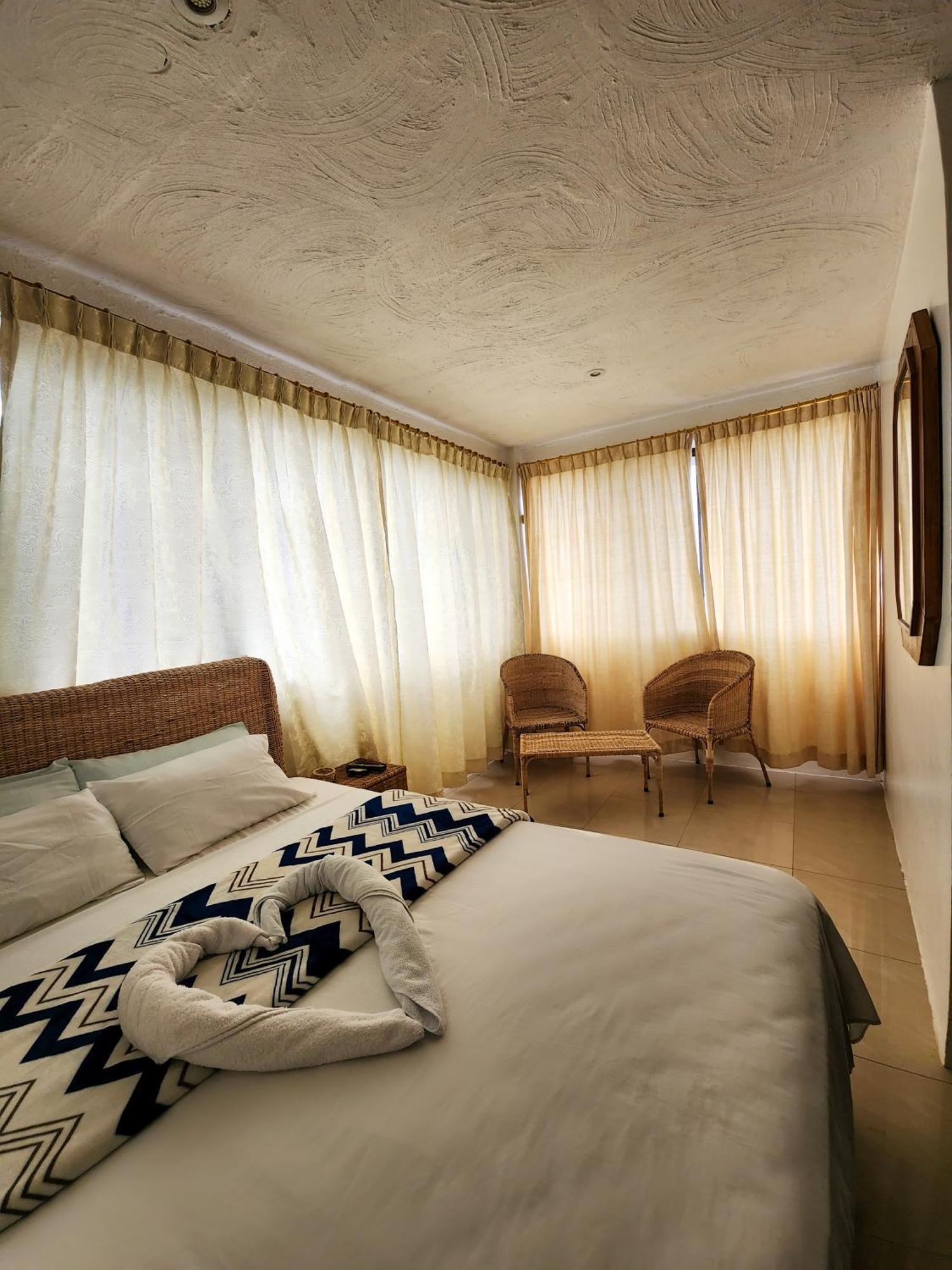 Hostal Poseidon Пуерто Кайо Екстериор снимка