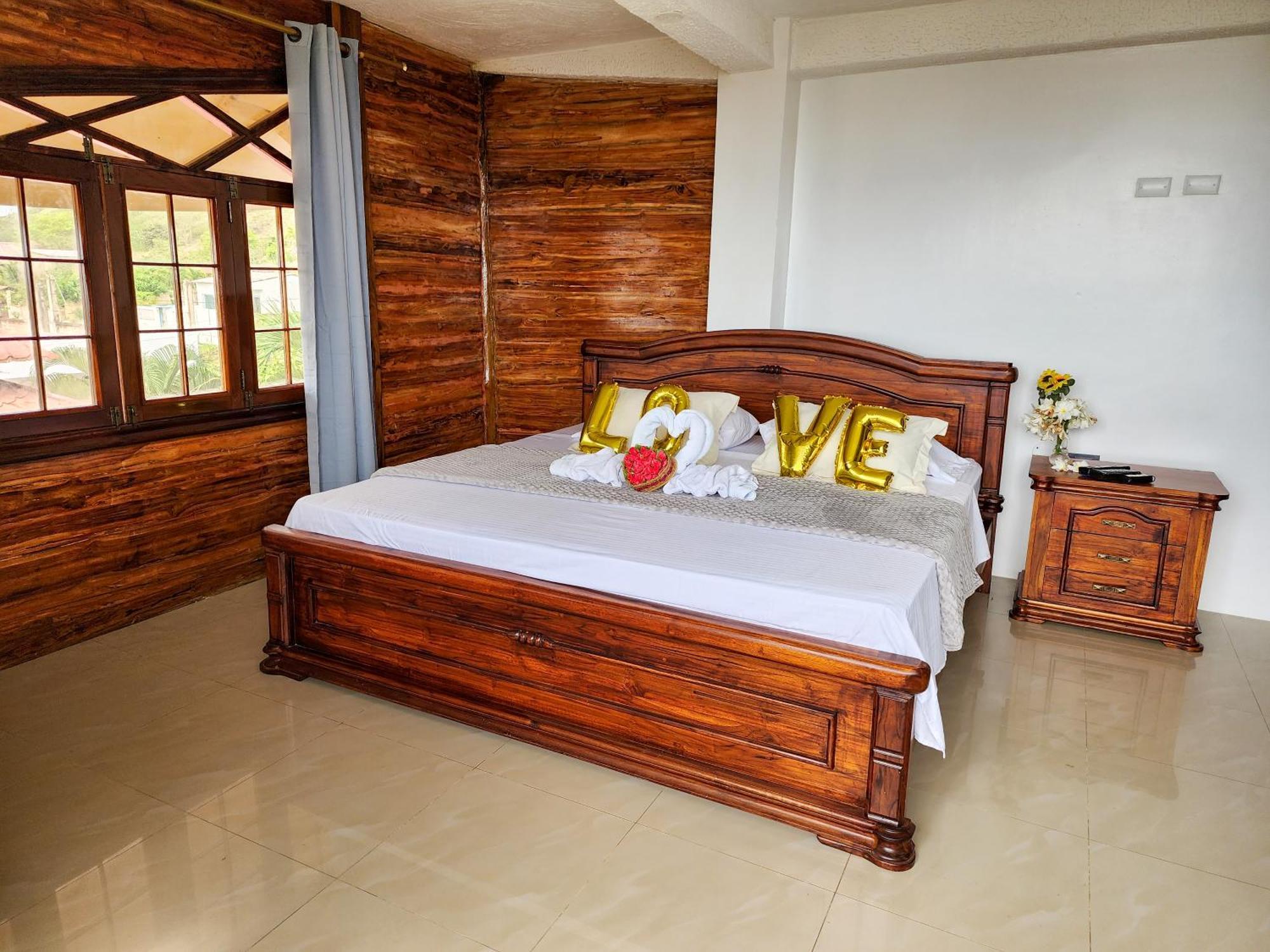 Hostal Poseidon Пуерто Кайо Екстериор снимка